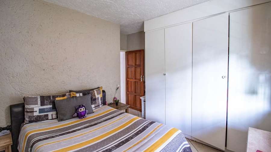 2 Bedroom Property for Sale in Corlett Gardens Gauteng