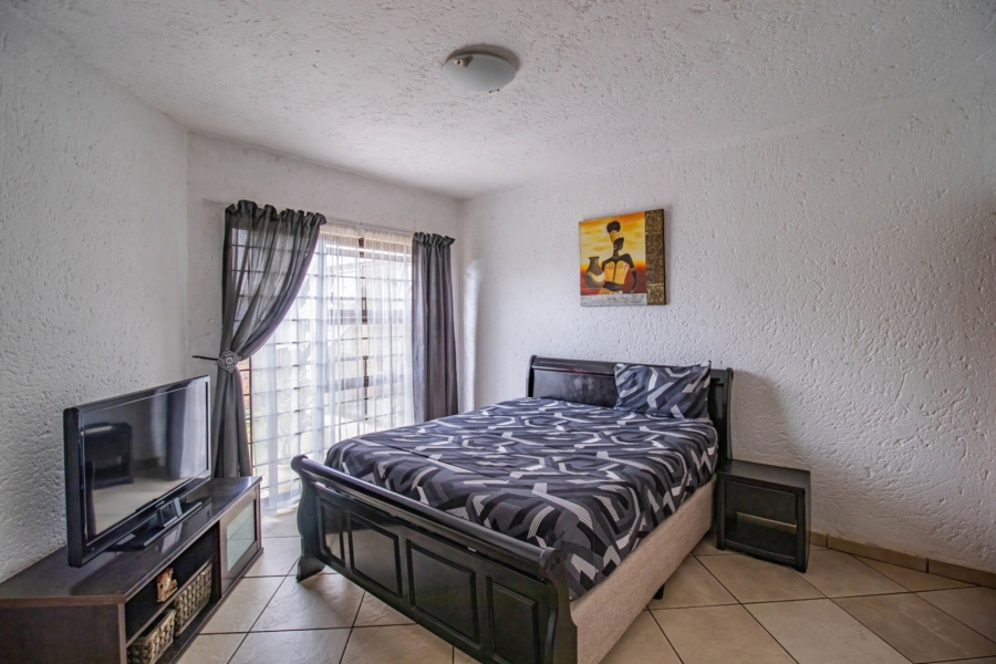 2 Bedroom Property for Sale in Corlett Gardens Gauteng