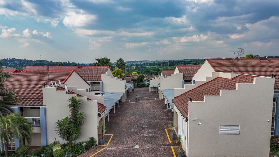 2 Bedroom Property for Sale in Corlett Gardens Gauteng
