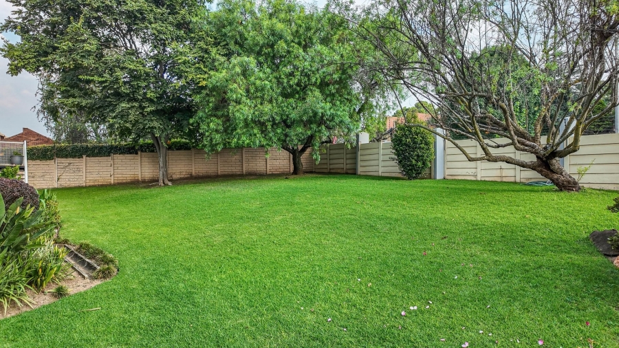 2 Bedroom Property for Sale in Corlett Gardens Gauteng