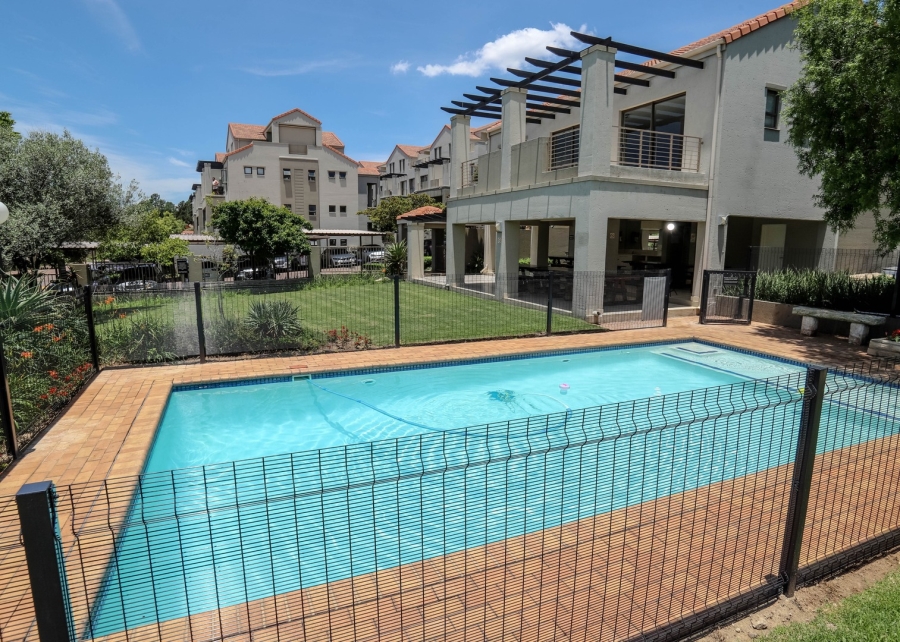 To Let 2 Bedroom Property for Rent in Bryanston Gauteng