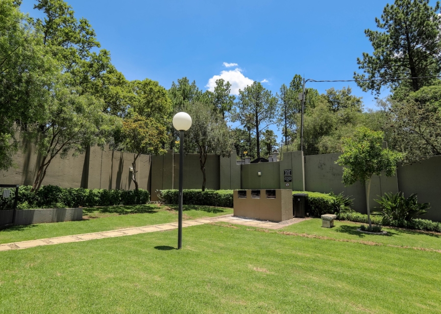 To Let 2 Bedroom Property for Rent in Bryanston Gauteng