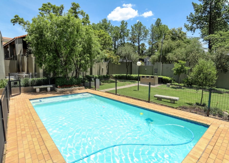 To Let 2 Bedroom Property for Rent in Bryanston Gauteng