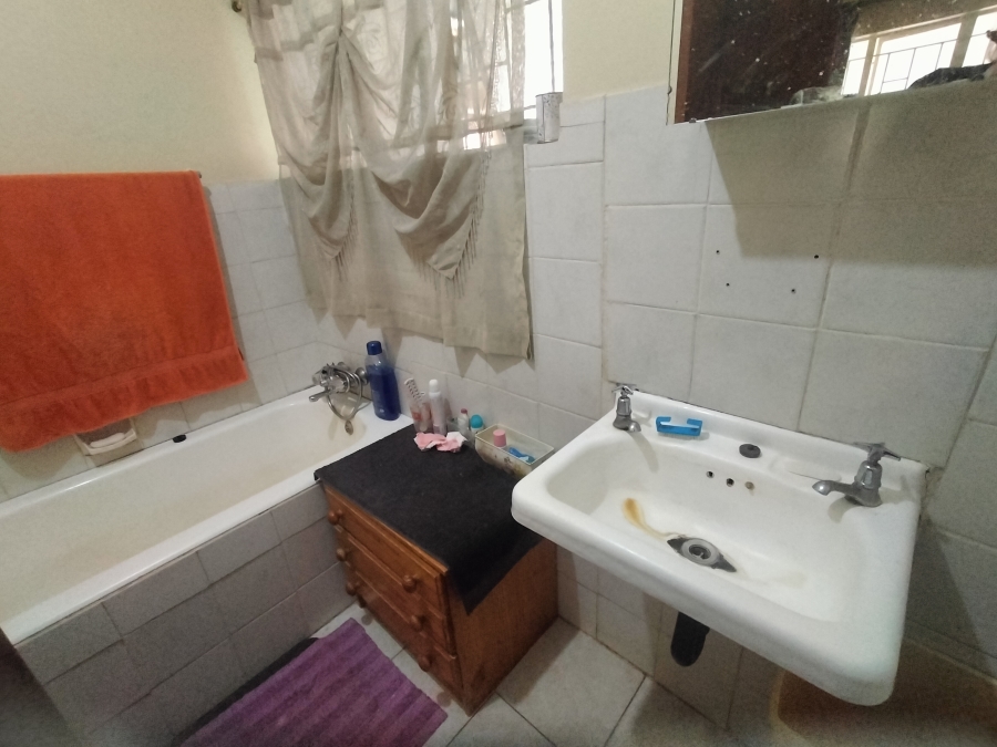 3 Bedroom Property for Sale in Tileba Gauteng