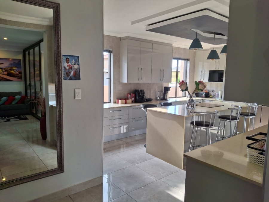 5 Bedroom Property for Sale in Savannah Country Estate Gauteng