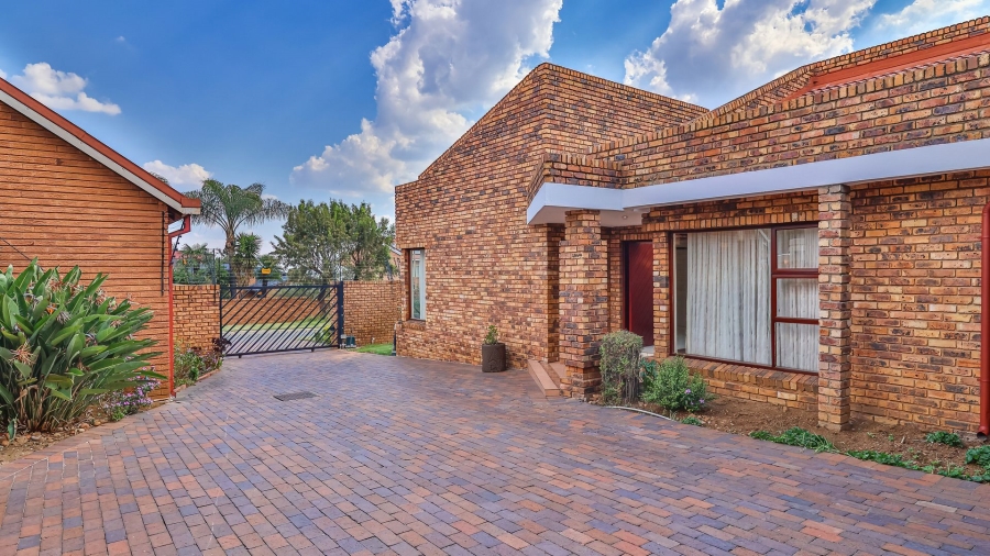 To Let 3 Bedroom Property for Rent in Bassonia Gauteng