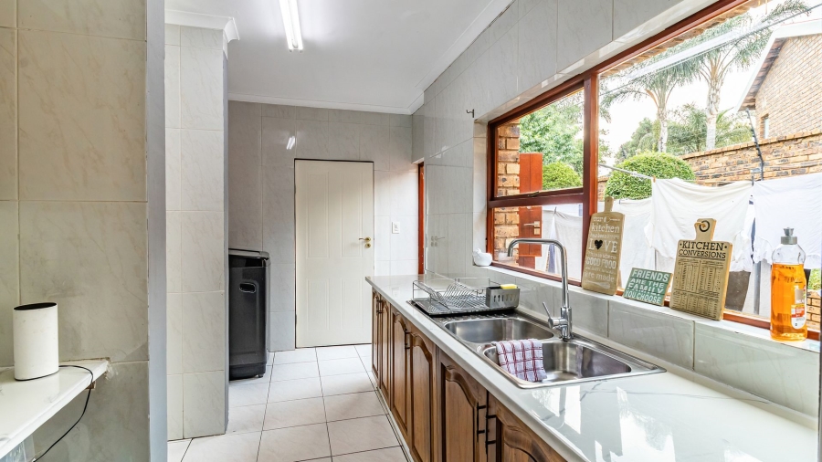 To Let 3 Bedroom Property for Rent in Bassonia Gauteng