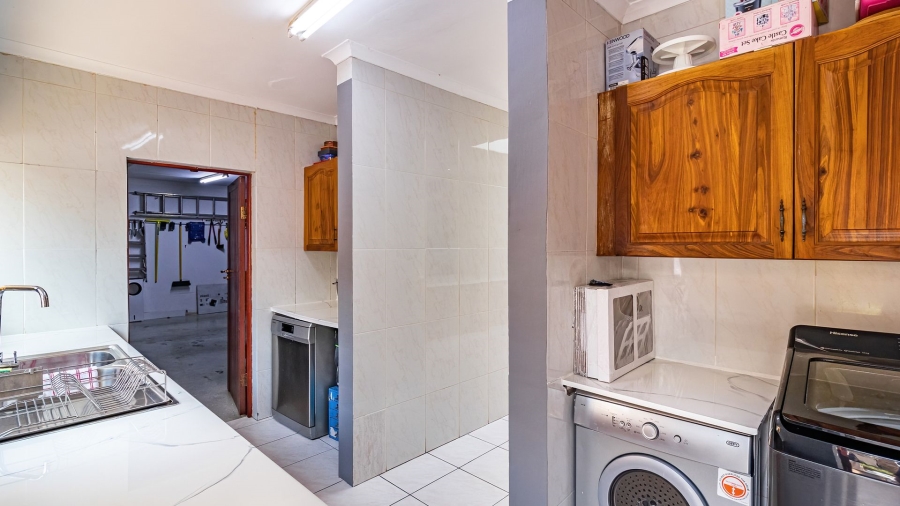 To Let 3 Bedroom Property for Rent in Bassonia Gauteng