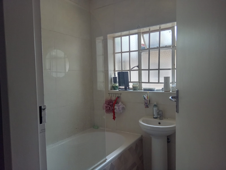 To Let 3 Bedroom Property for Rent in Blairgowrie Gauteng