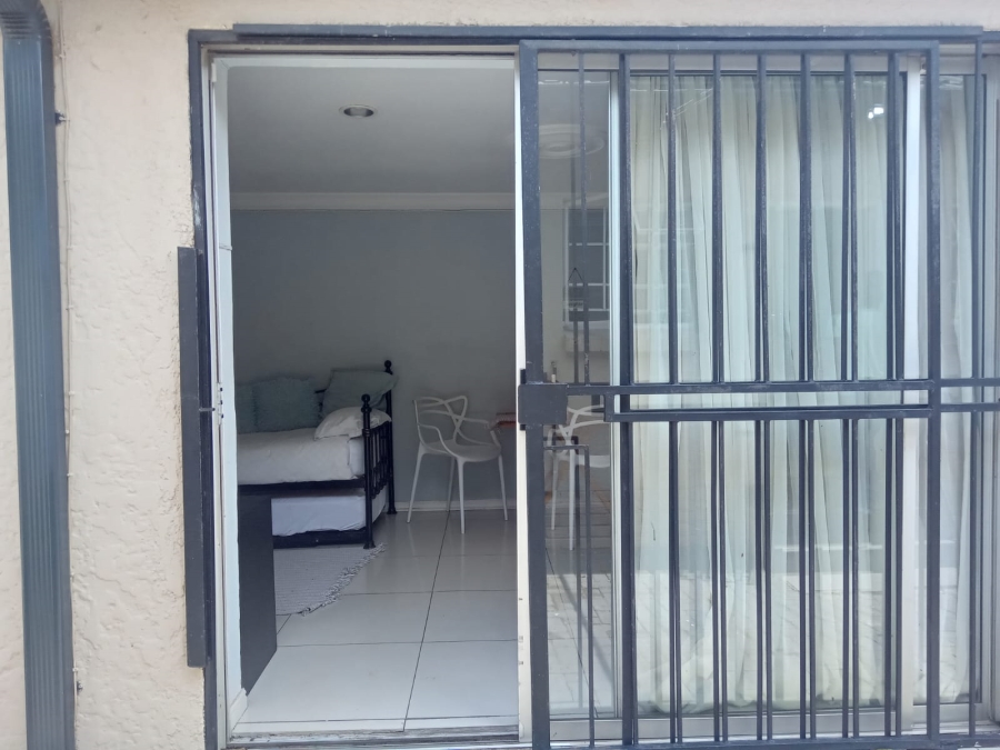 To Let 3 Bedroom Property for Rent in Blairgowrie Gauteng