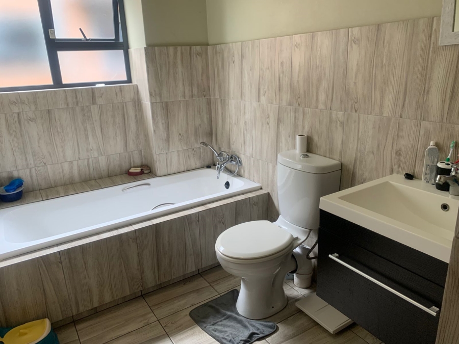 3 Bedroom Property for Sale in Noordwyk Gauteng