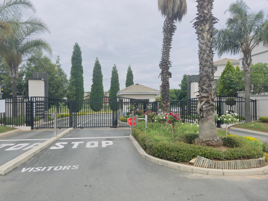 To Let 2 Bedroom Property for Rent in Noordwyk Gauteng