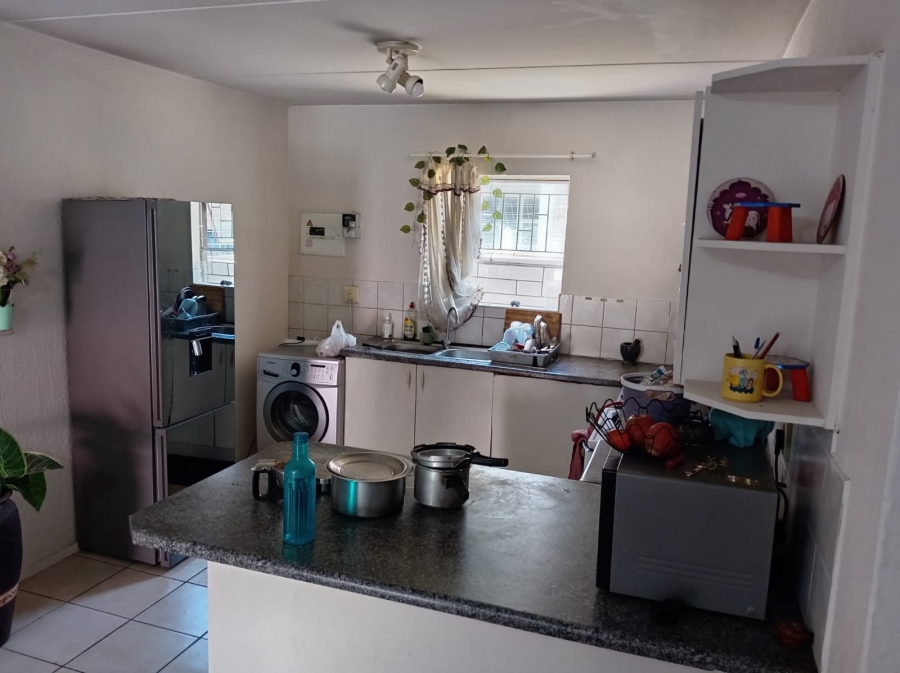 To Let 2 Bedroom Property for Rent in Vorna Valley Gauteng