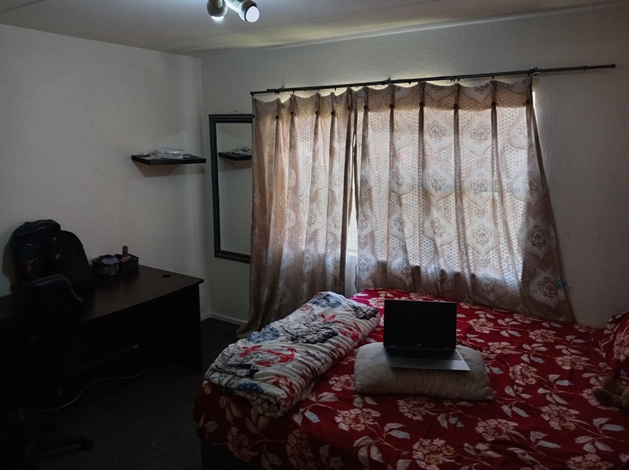 To Let 2 Bedroom Property for Rent in Vorna Valley Gauteng