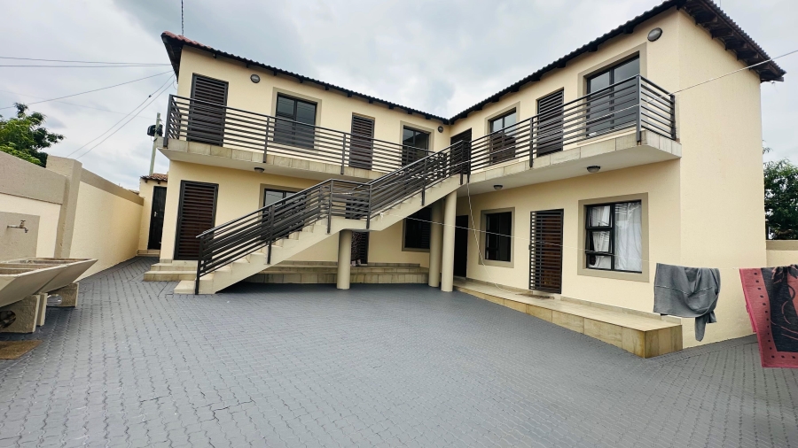 10 Bedroom Property for Sale in Bram Fischerville Gauteng