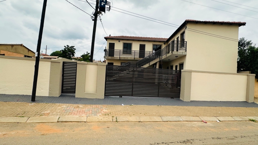 10 Bedroom Property for Sale in Bram Fischerville Gauteng