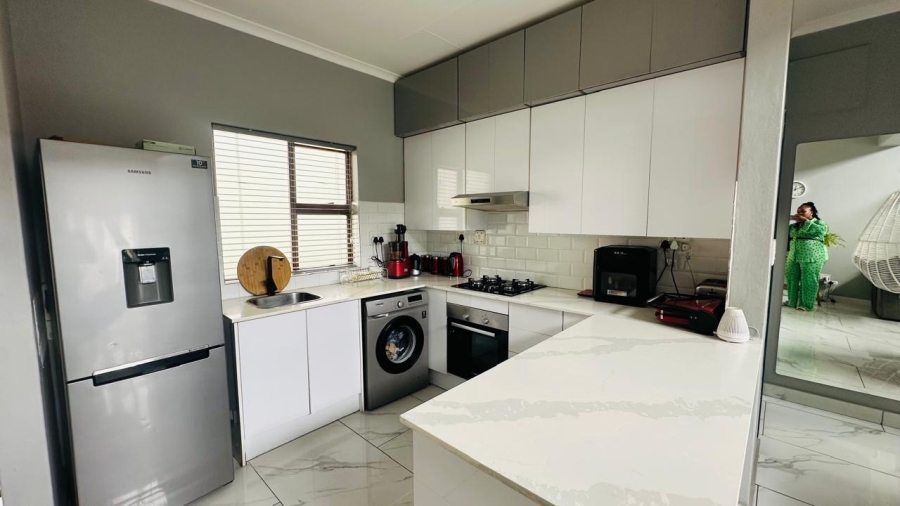 1 Bedroom Property for Sale in Carlswald Gauteng