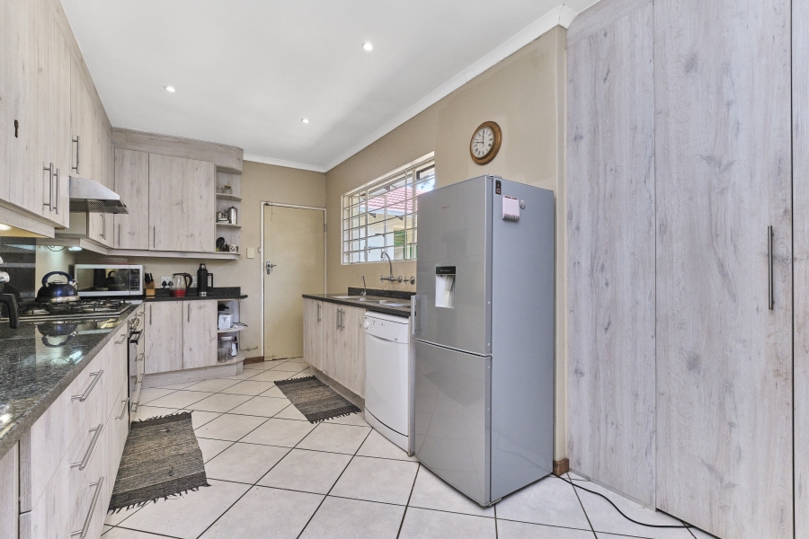 To Let 4 Bedroom Property for Rent in Fairland Gauteng