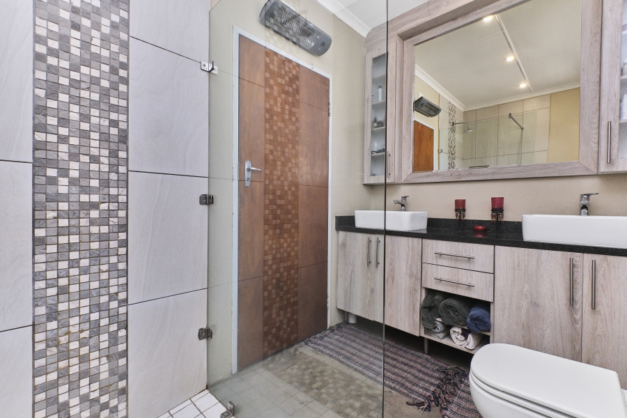 To Let 4 Bedroom Property for Rent in Fairland Gauteng