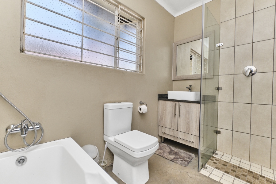 To Let 4 Bedroom Property for Rent in Fairland Gauteng