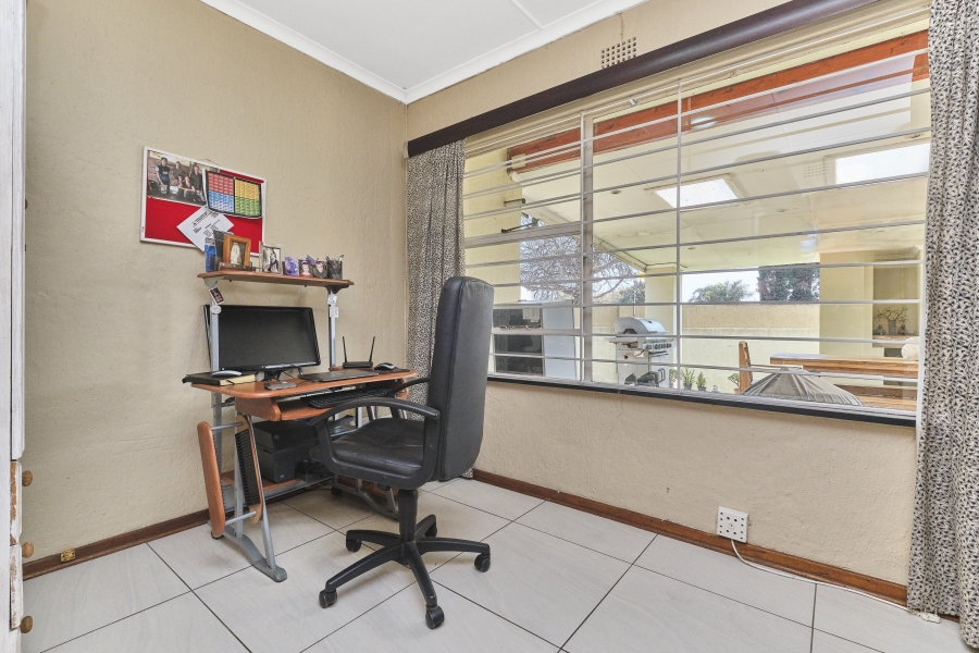 To Let 4 Bedroom Property for Rent in Fairland Gauteng