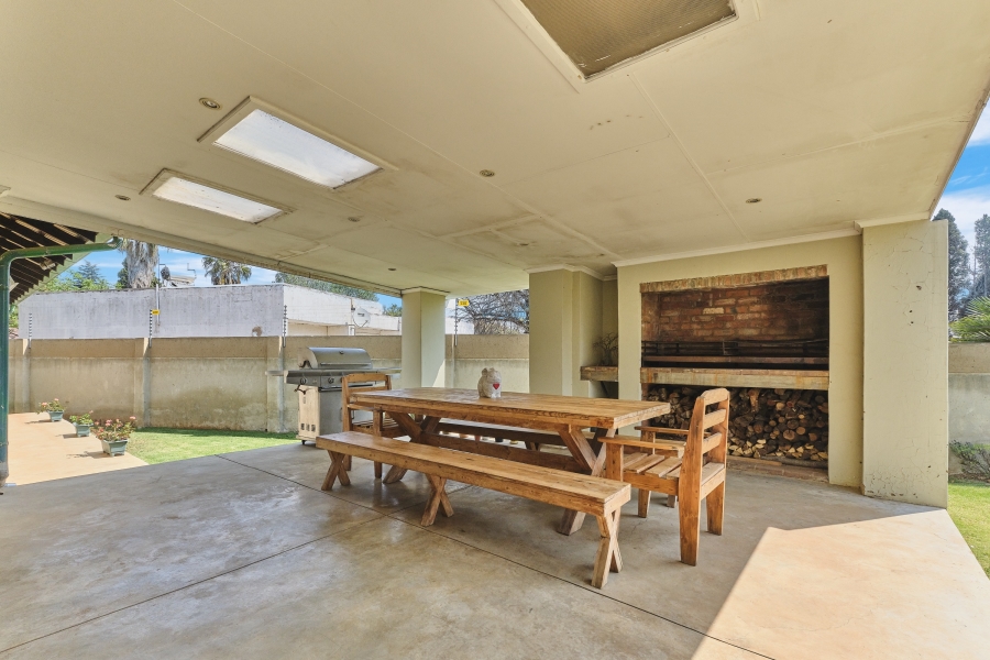 To Let 4 Bedroom Property for Rent in Fairland Gauteng