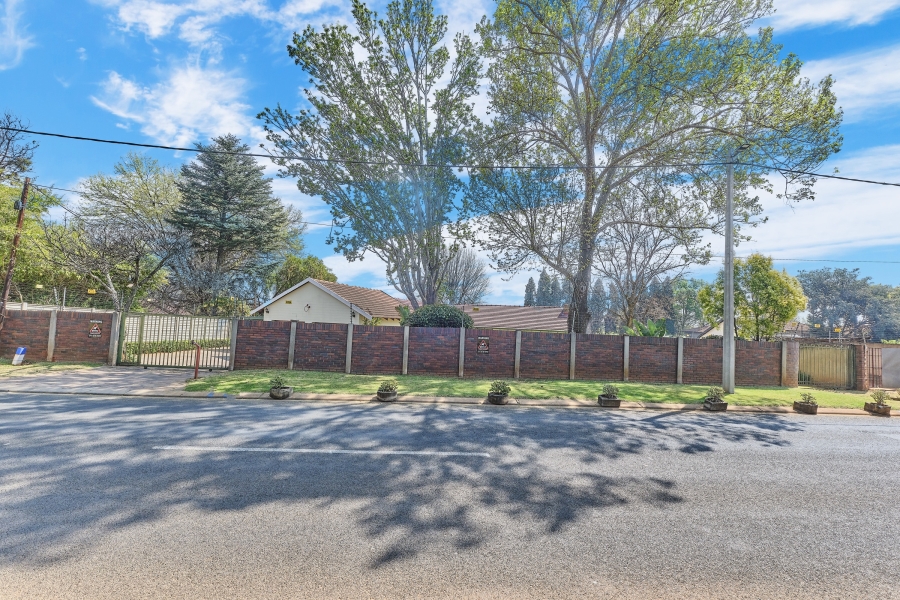 To Let 4 Bedroom Property for Rent in Fairland Gauteng