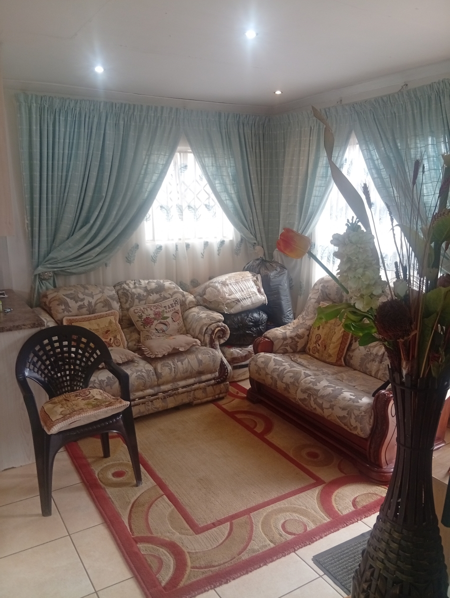 2 Bedroom Property for Sale in Protea Glen Gauteng