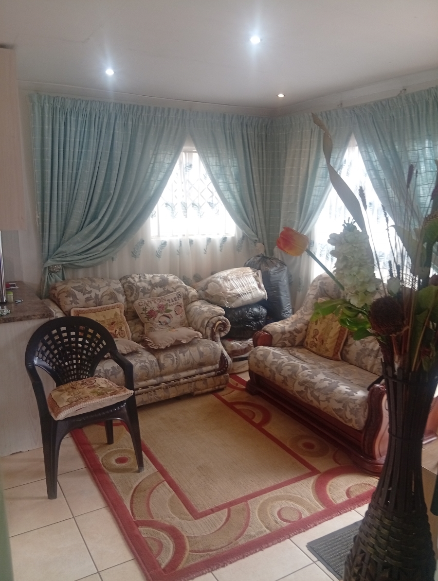 2 Bedroom Property for Sale in Protea Glen Gauteng