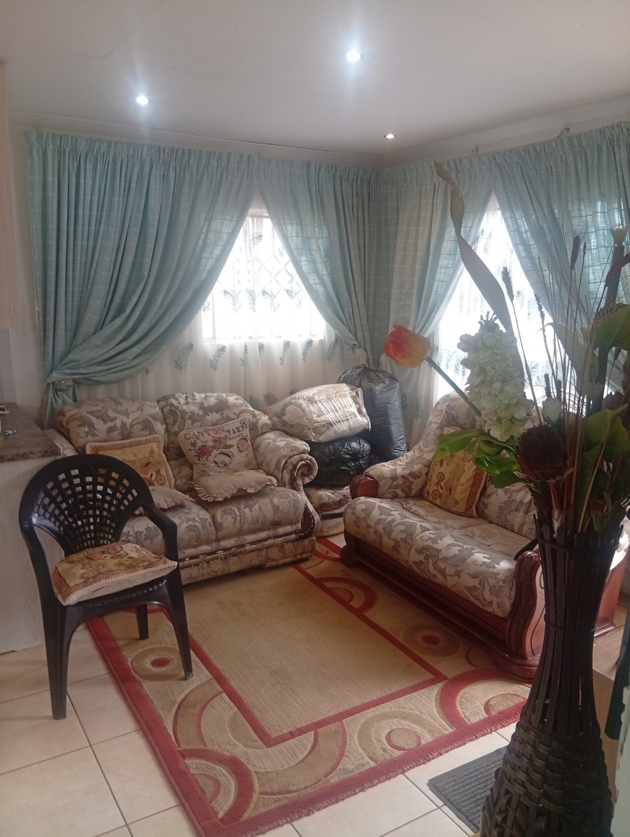 2 Bedroom Property for Sale in Protea Glen Gauteng