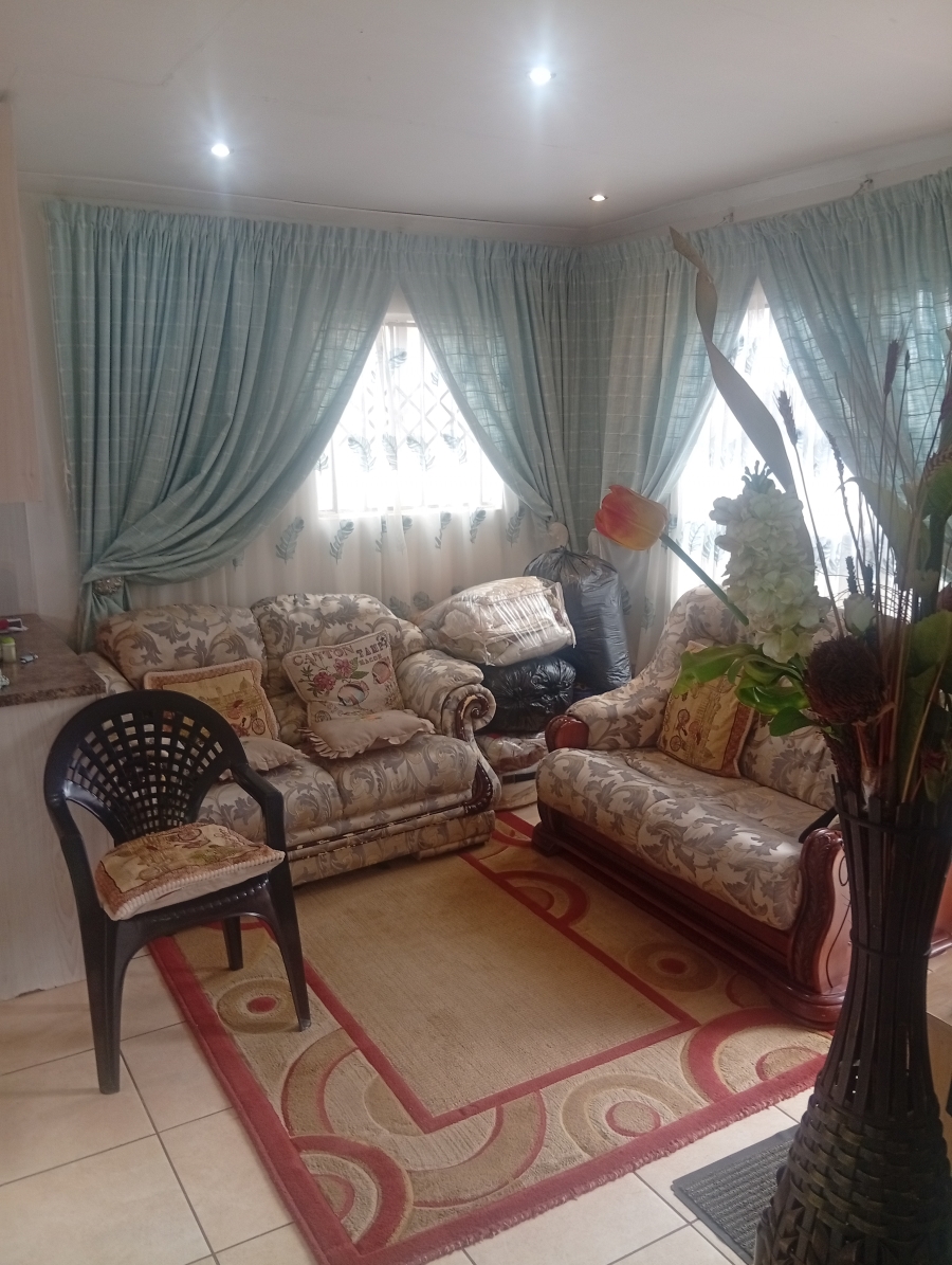 2 Bedroom Property for Sale in Protea Glen Gauteng