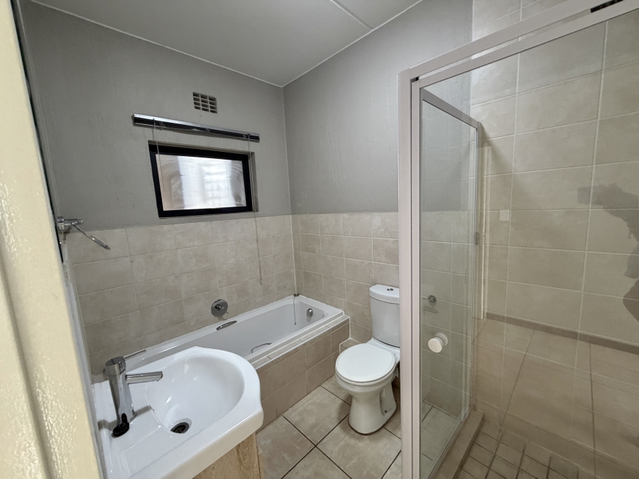 2 Bedroom Property for Sale in Barbeque Downs Gauteng