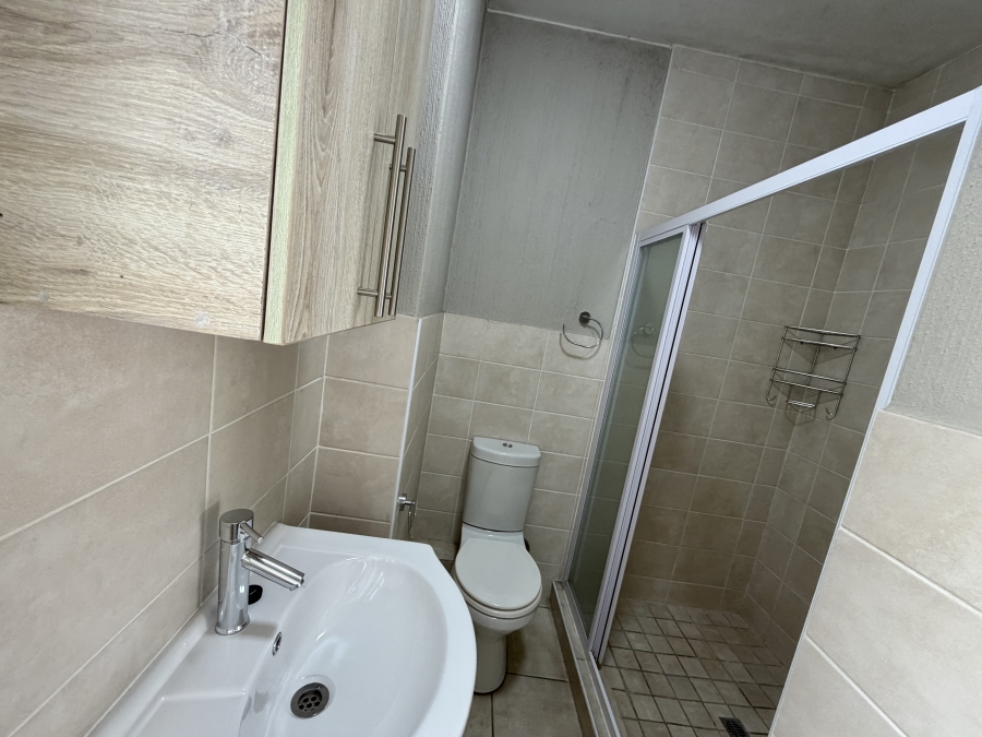 2 Bedroom Property for Sale in Barbeque Downs Gauteng