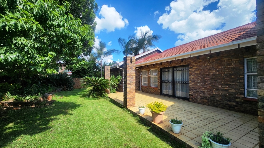 3 Bedroom Property for Sale in Eldoraigne Gauteng
