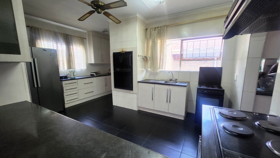 3 Bedroom Property for Sale in Eldoraigne Gauteng