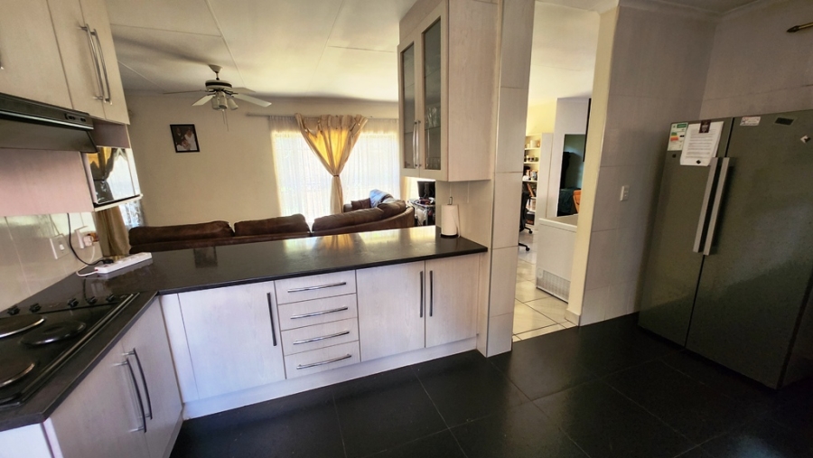 3 Bedroom Property for Sale in Eldoraigne Gauteng