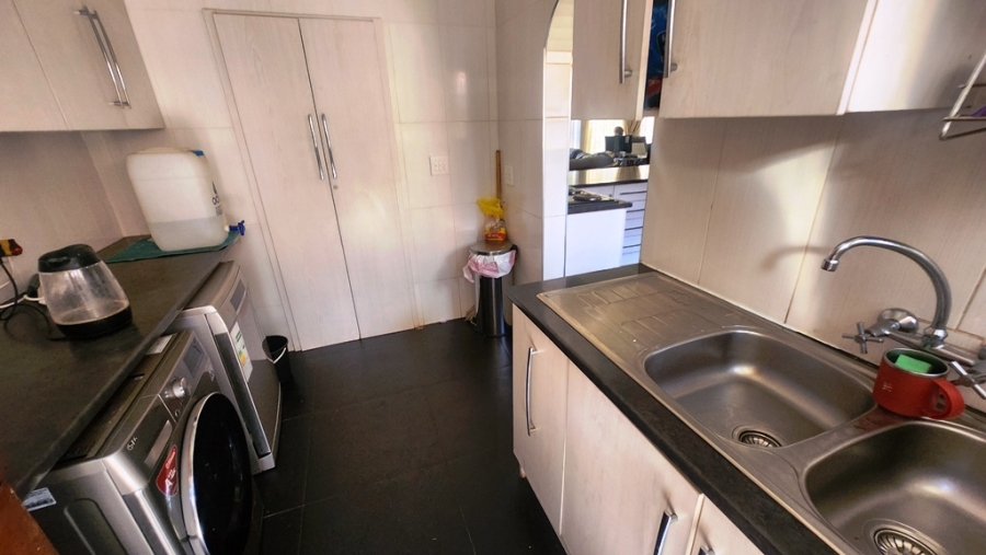 3 Bedroom Property for Sale in Eldoraigne Gauteng