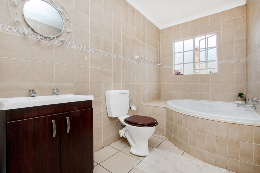 4 Bedroom Property for Sale in North Riding Gauteng