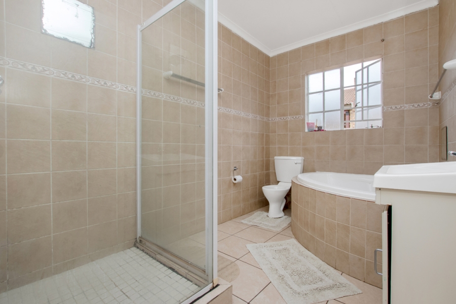 4 Bedroom Property for Sale in North Riding Gauteng