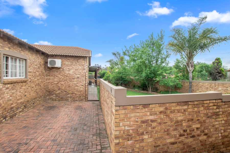 4 Bedroom Property for Sale in North Riding Gauteng