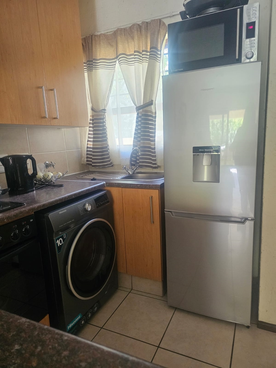 To Let 2 Bedroom Property for Rent in Lonehill Gauteng
