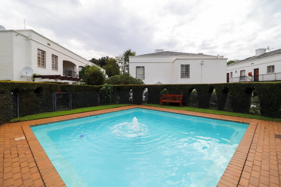 To Let 2 Bedroom Property for Rent in Saxonwold Gauteng