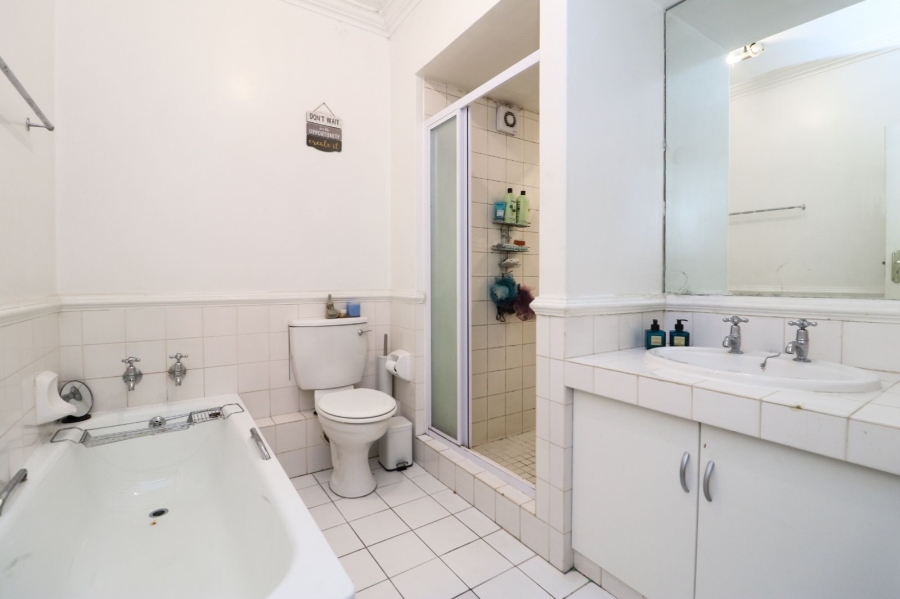 To Let 2 Bedroom Property for Rent in Saxonwold Gauteng