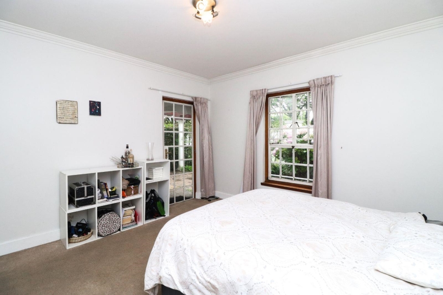 To Let 2 Bedroom Property for Rent in Saxonwold Gauteng