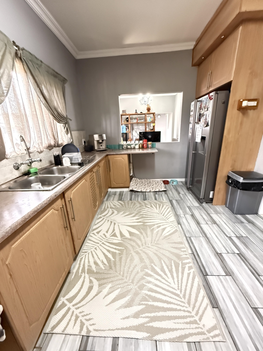 To Let 3 Bedroom Property for Rent in Garsfontein Gauteng