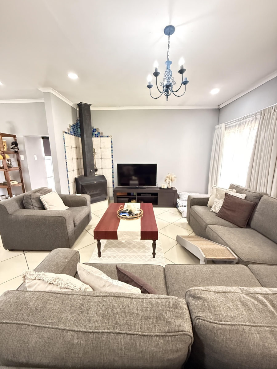 To Let 3 Bedroom Property for Rent in Garsfontein Gauteng