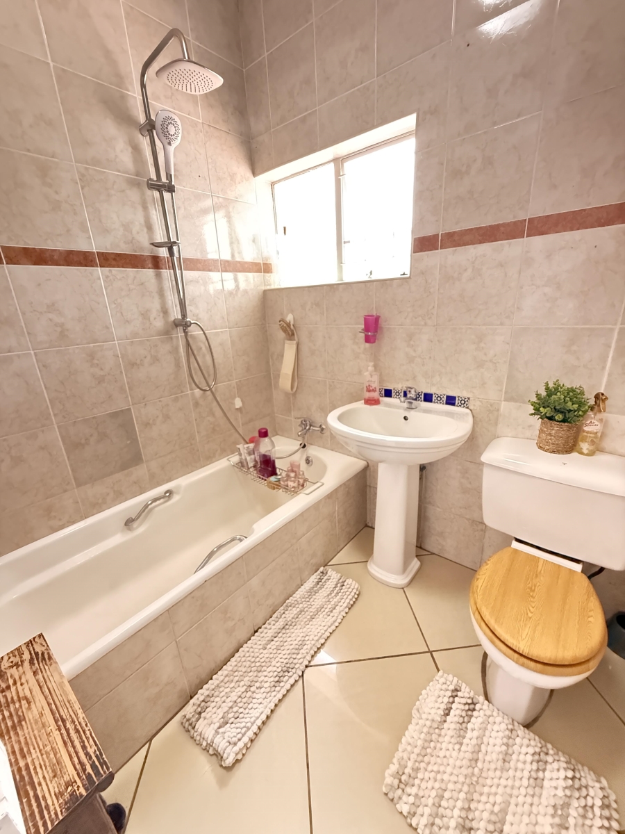 To Let 3 Bedroom Property for Rent in Garsfontein Gauteng