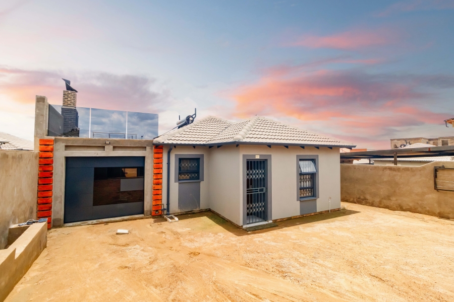 3 Bedroom Property for Sale in Clayville Gauteng