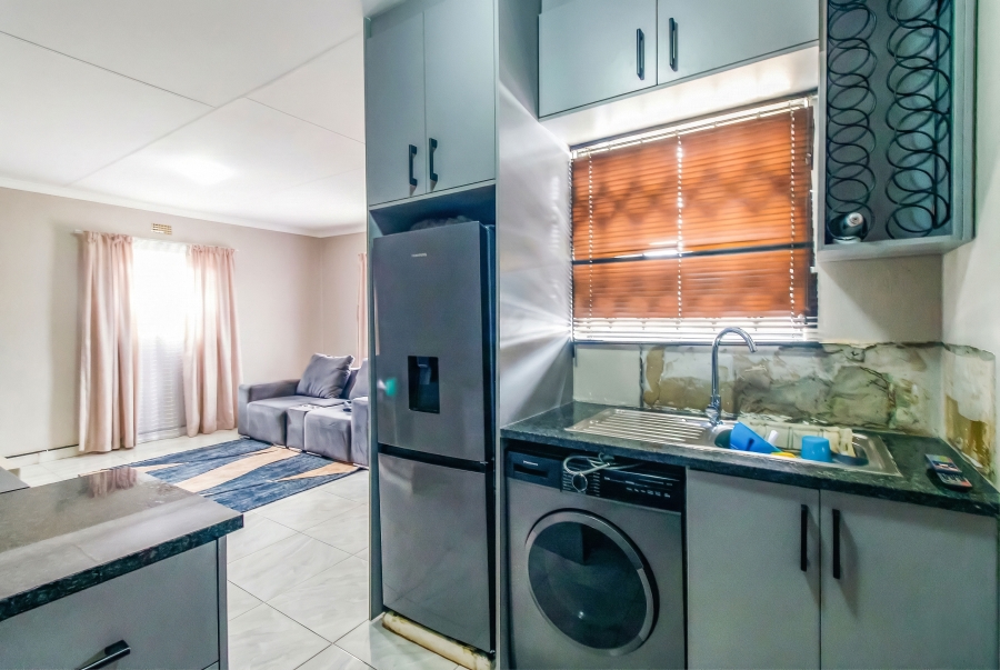 3 Bedroom Property for Sale in Clayville Gauteng