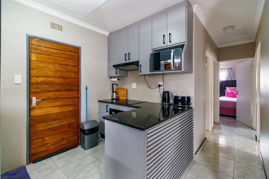 3 Bedroom Property for Sale in Clayville Gauteng